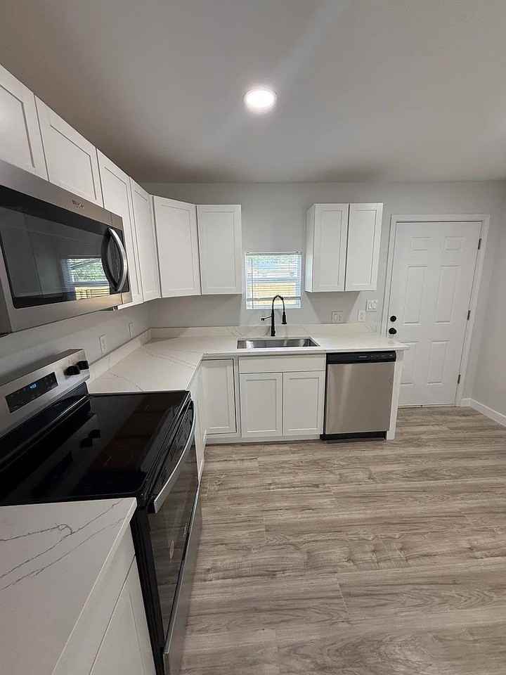 111 E San Antonio Ave - Photo 6 of 10