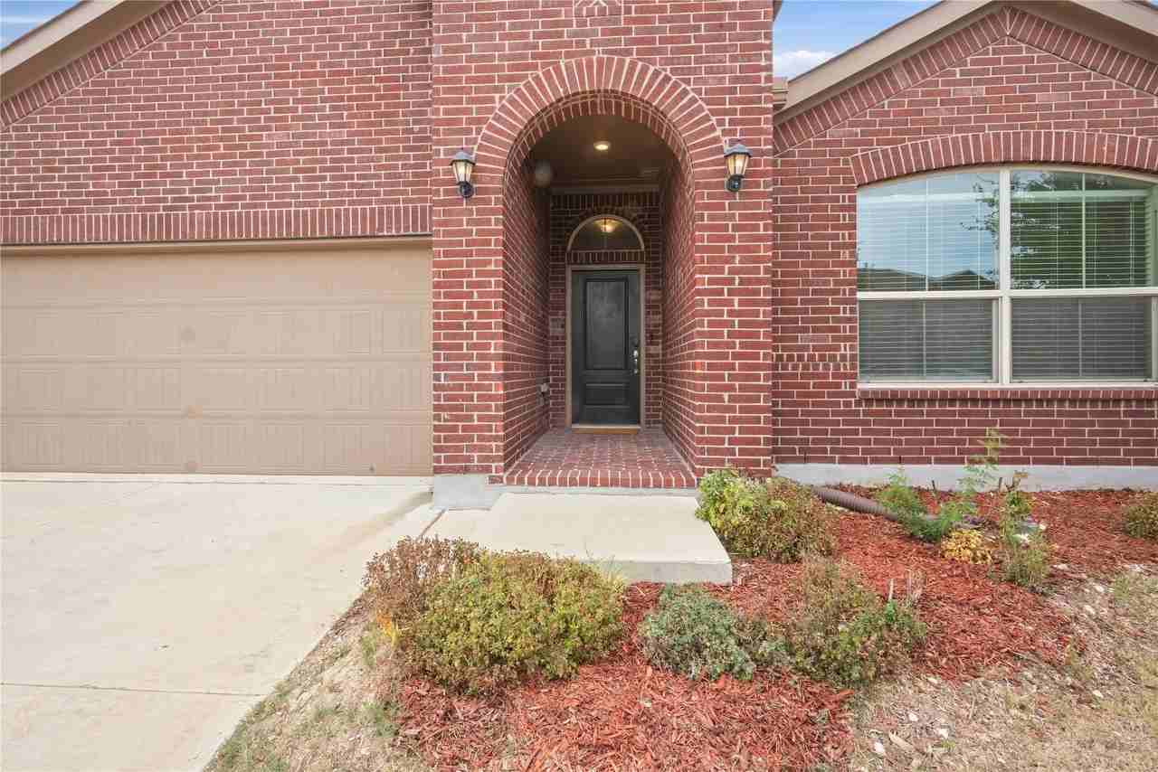 560 Pendennis Dr - Photo 2 of 31