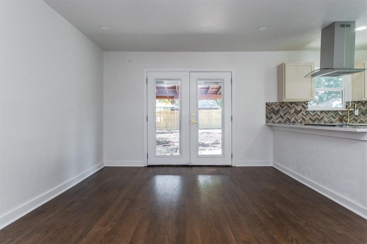 1219 Cloverdale Dr - Photo 3 of 14