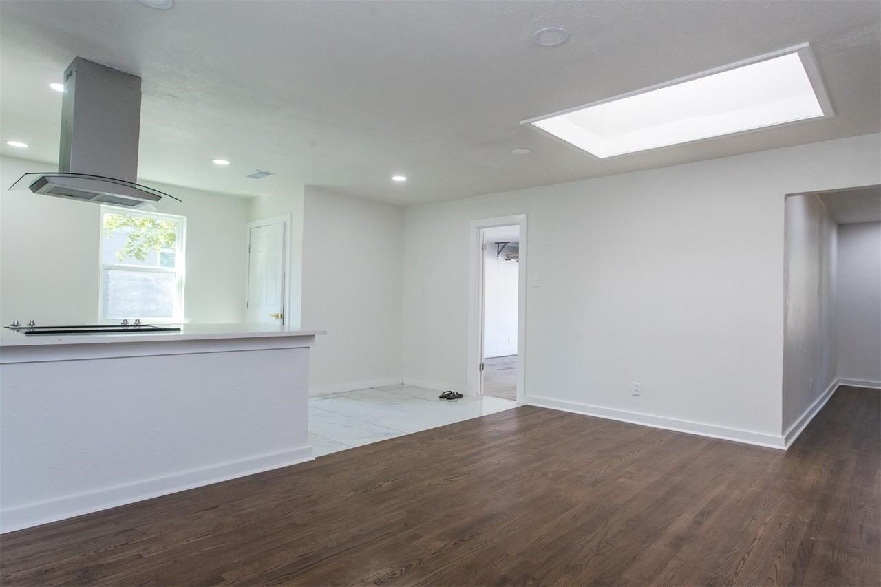 1219 Cloverdale Dr - Photo 5 of 14
