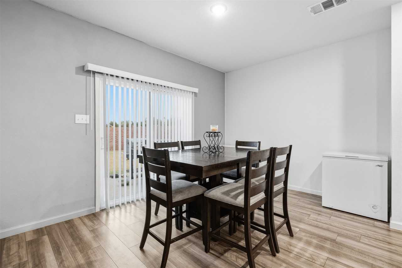 10345 Jameson Ln - Photo 4 of 27