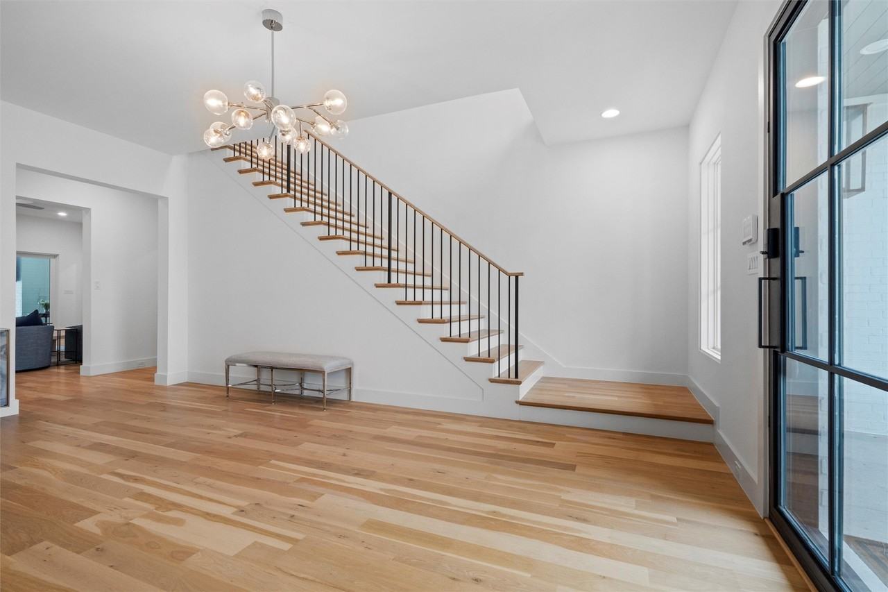 5015 Wenonah Dr - Photo 4 of 37