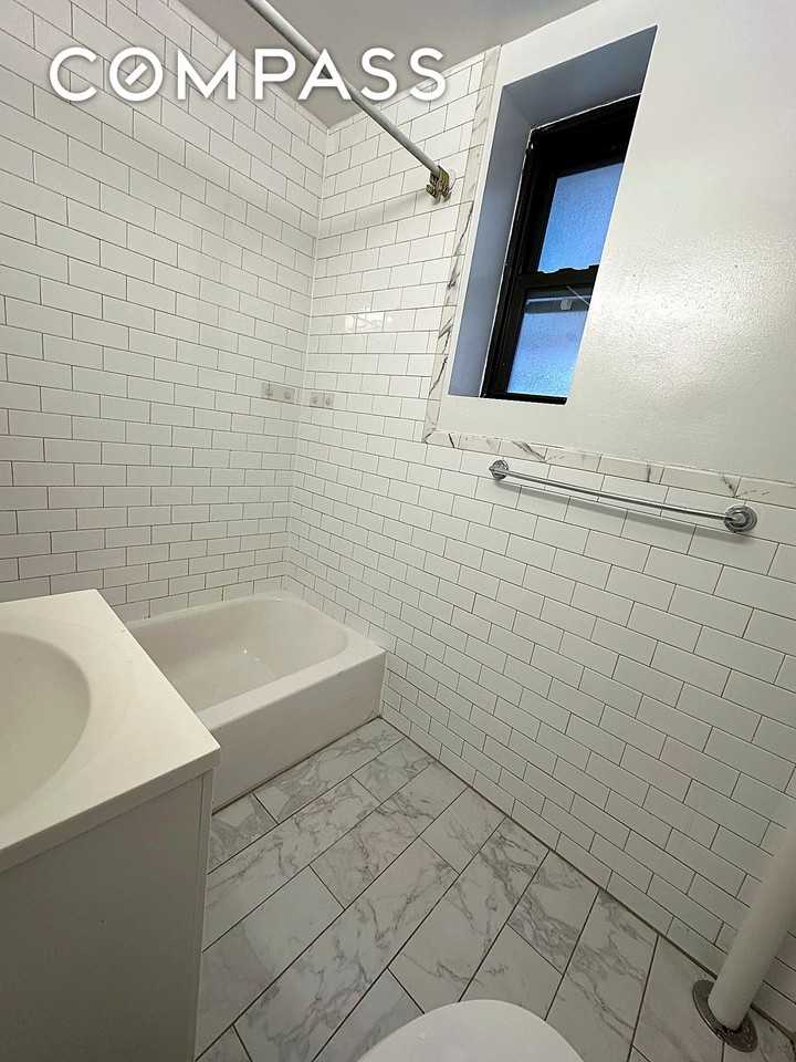 4489 Broadway #3D - Photo 5 of 5