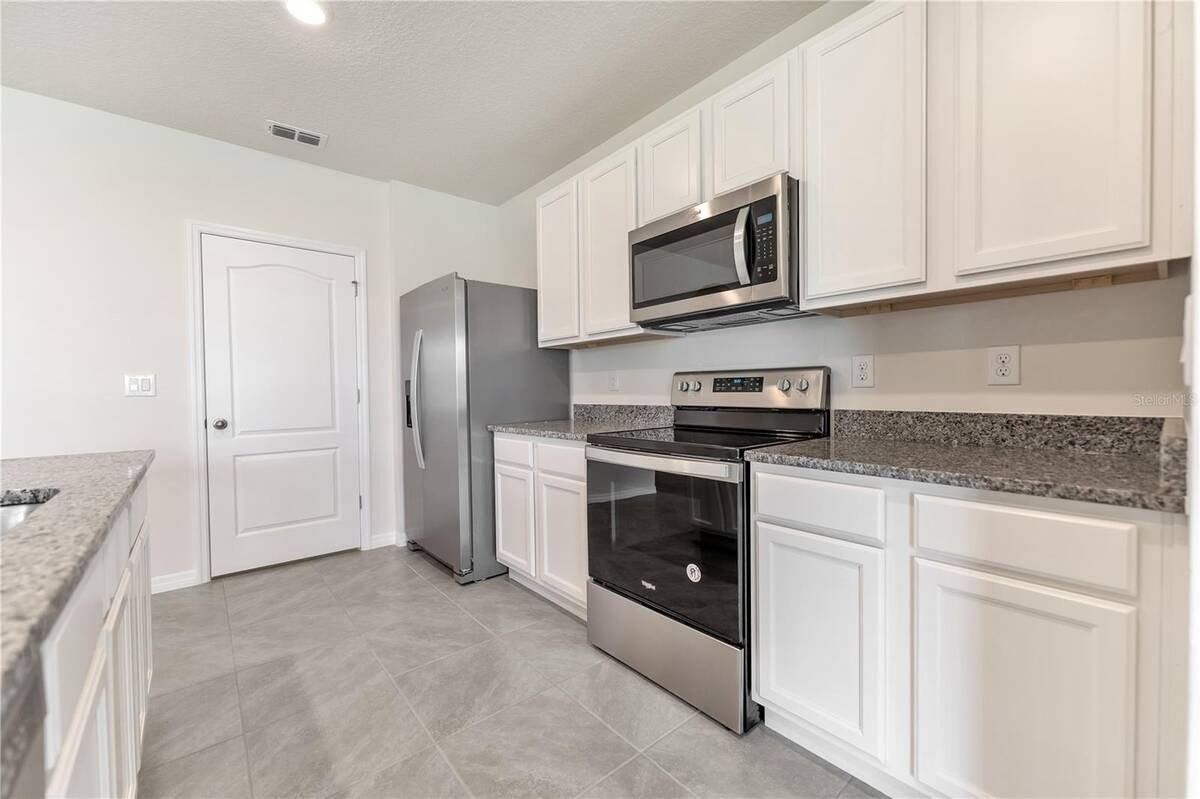 320 Guadlupe St - Photo 6 of 36