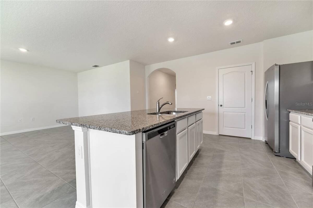 320 Guadlupe St - Photo 7 of 36