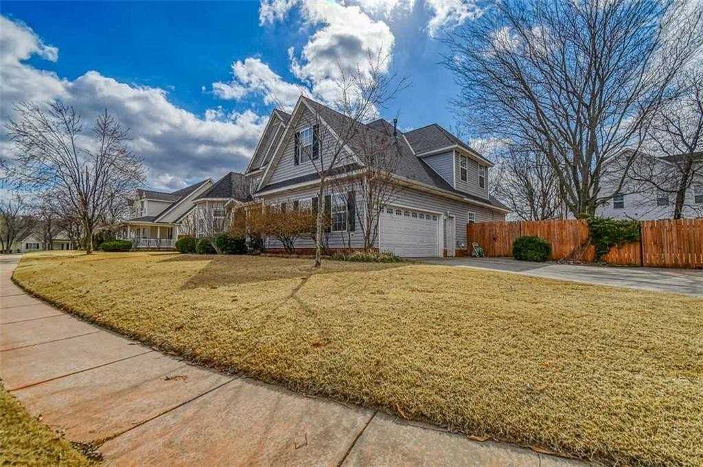 212 Tisbury Rd - Photo 4 of 34