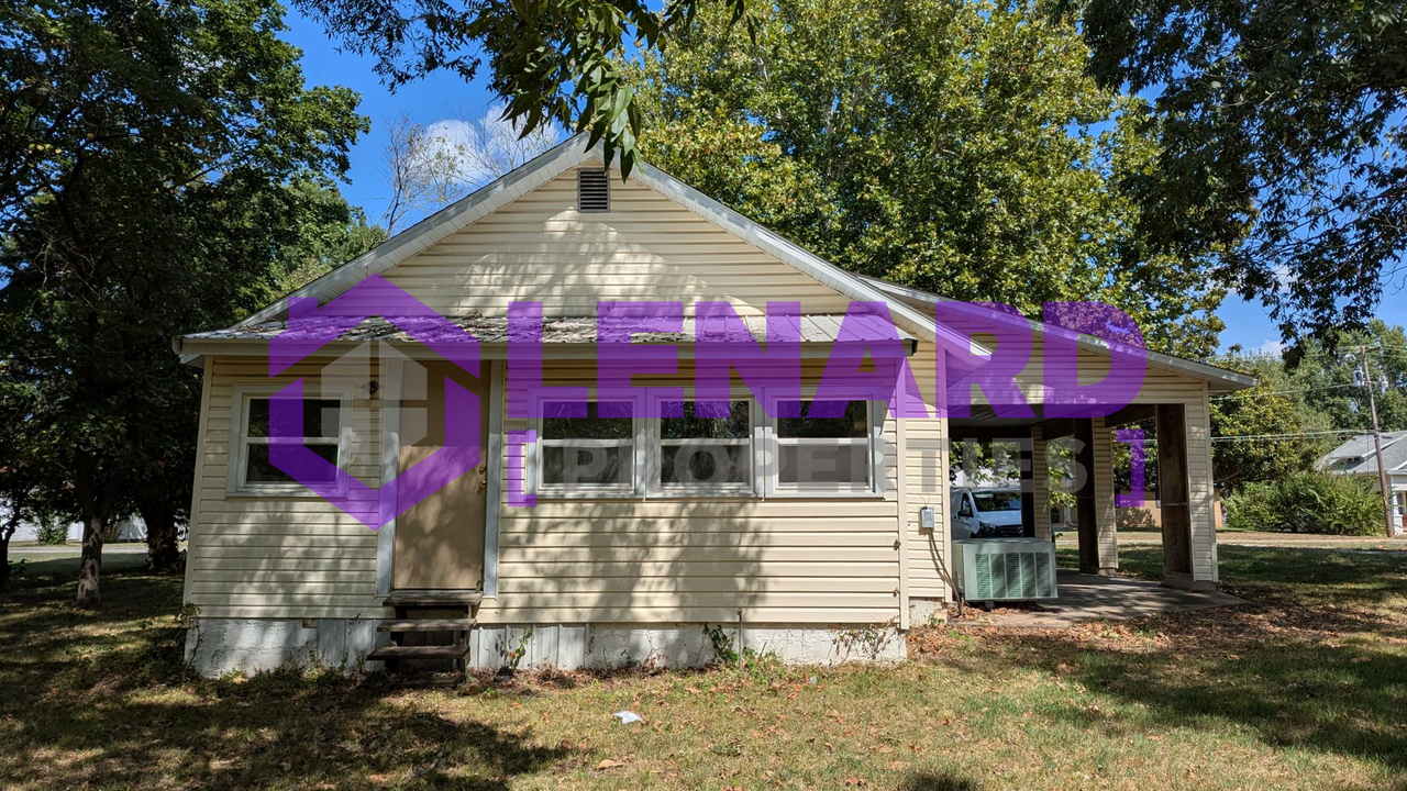 332 E Summit St - Photo 2 of 16