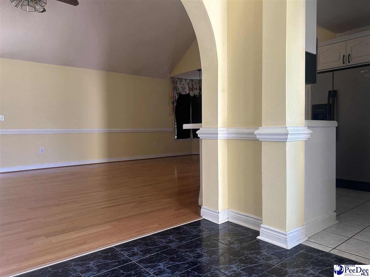 622 Aspen St - Photo 3 of 14