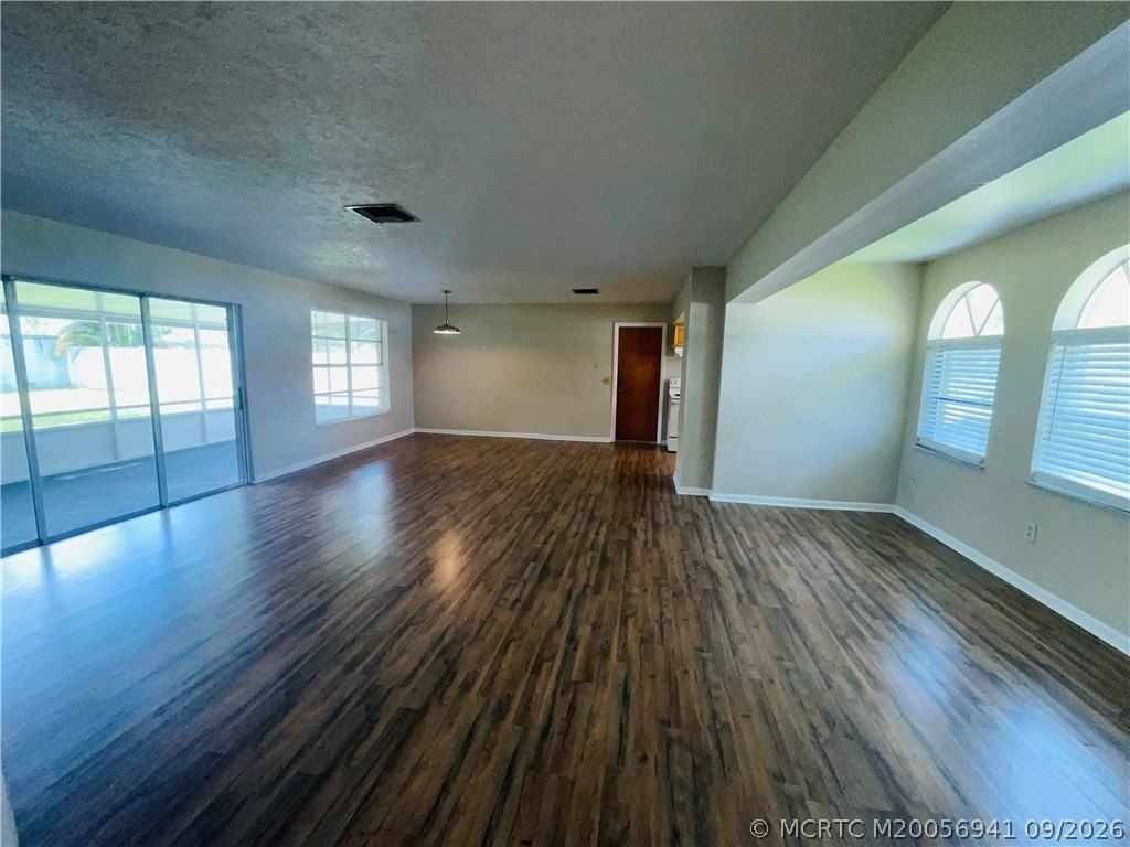 544 Se Chapman Ave - Photo 2 of 11