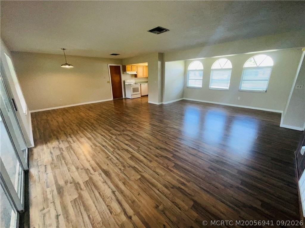 544 Se Chapman Ave - Photo 3 of 11