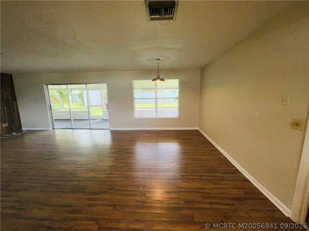 544 Se Chapman Ave - Photo 4 of 11