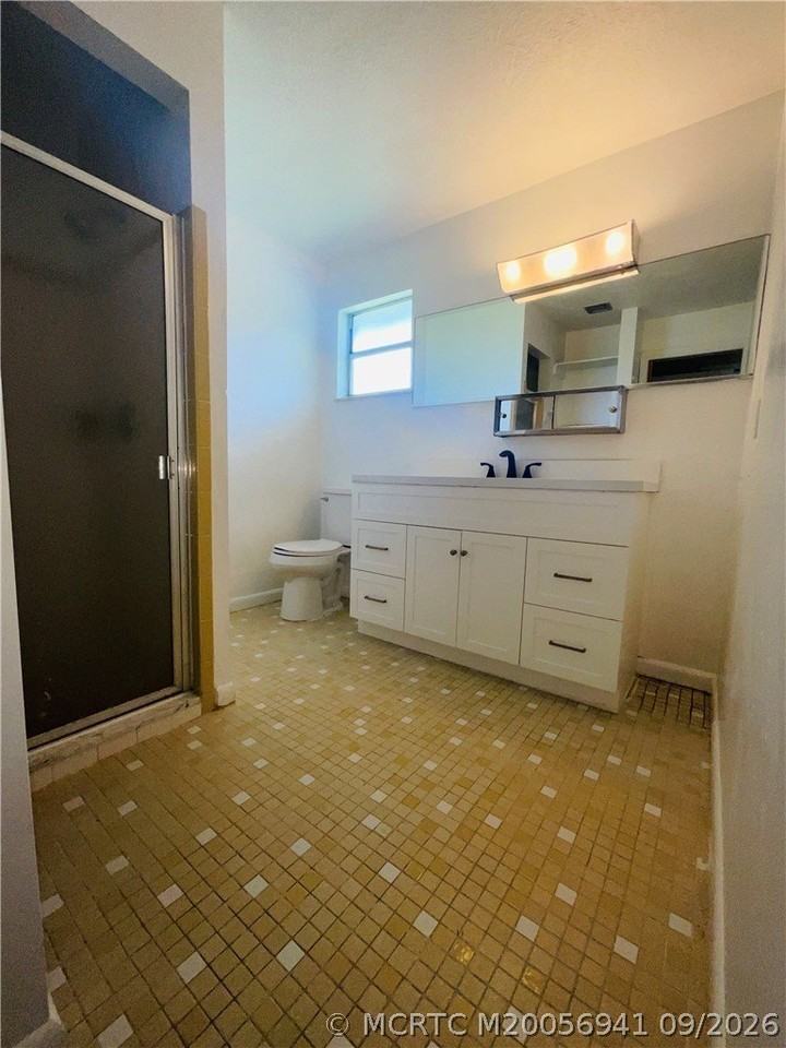 544 Se Chapman Ave - Photo 7 of 11