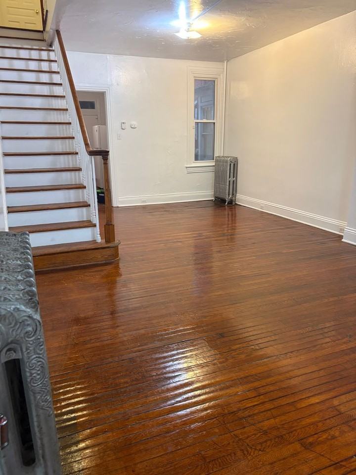 618 W Princess St - Photo 2 of 24