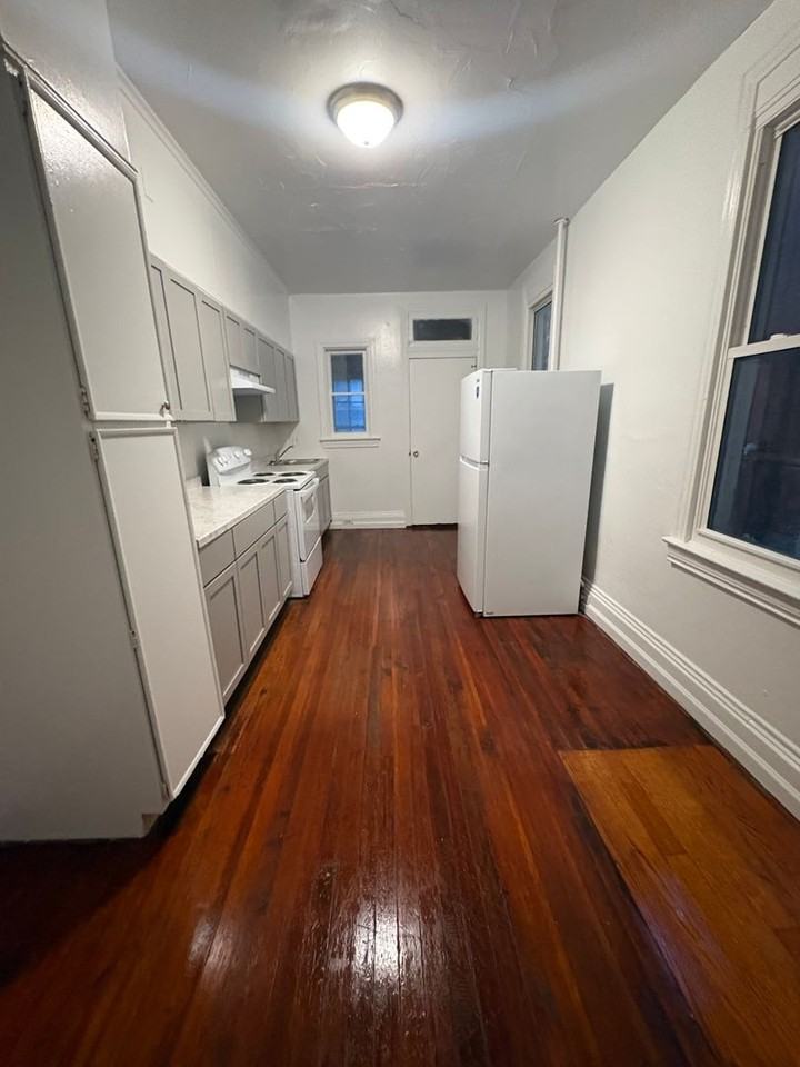 618 W Princess St - Photo 4 of 24