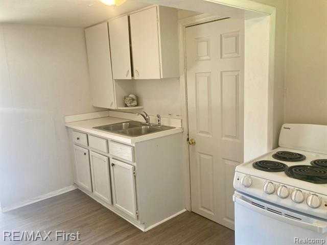 23360 Carlisle Ave - Photo 5 of 9