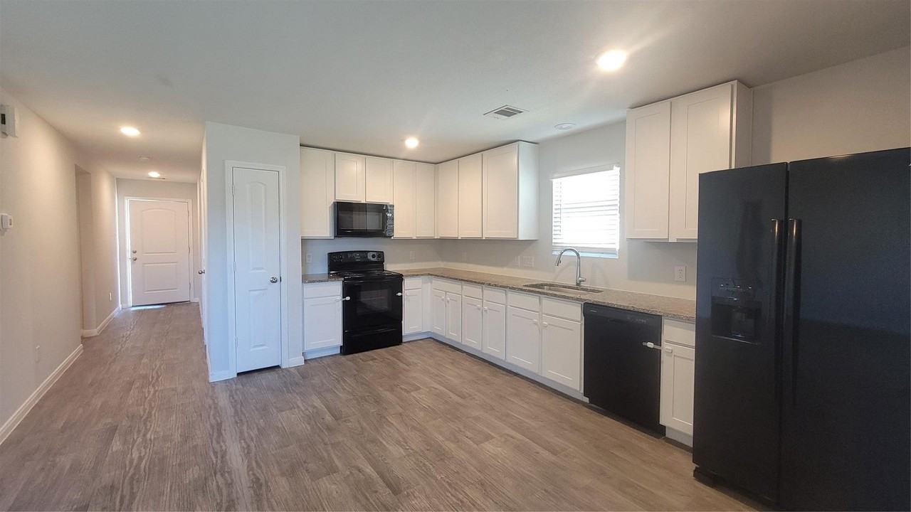 15114 Sorrento Bay Cir - Photo 3 of 14