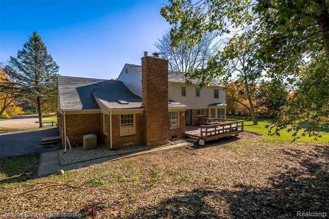 7322 Sandy Creek Ln - Photo 3 of 41