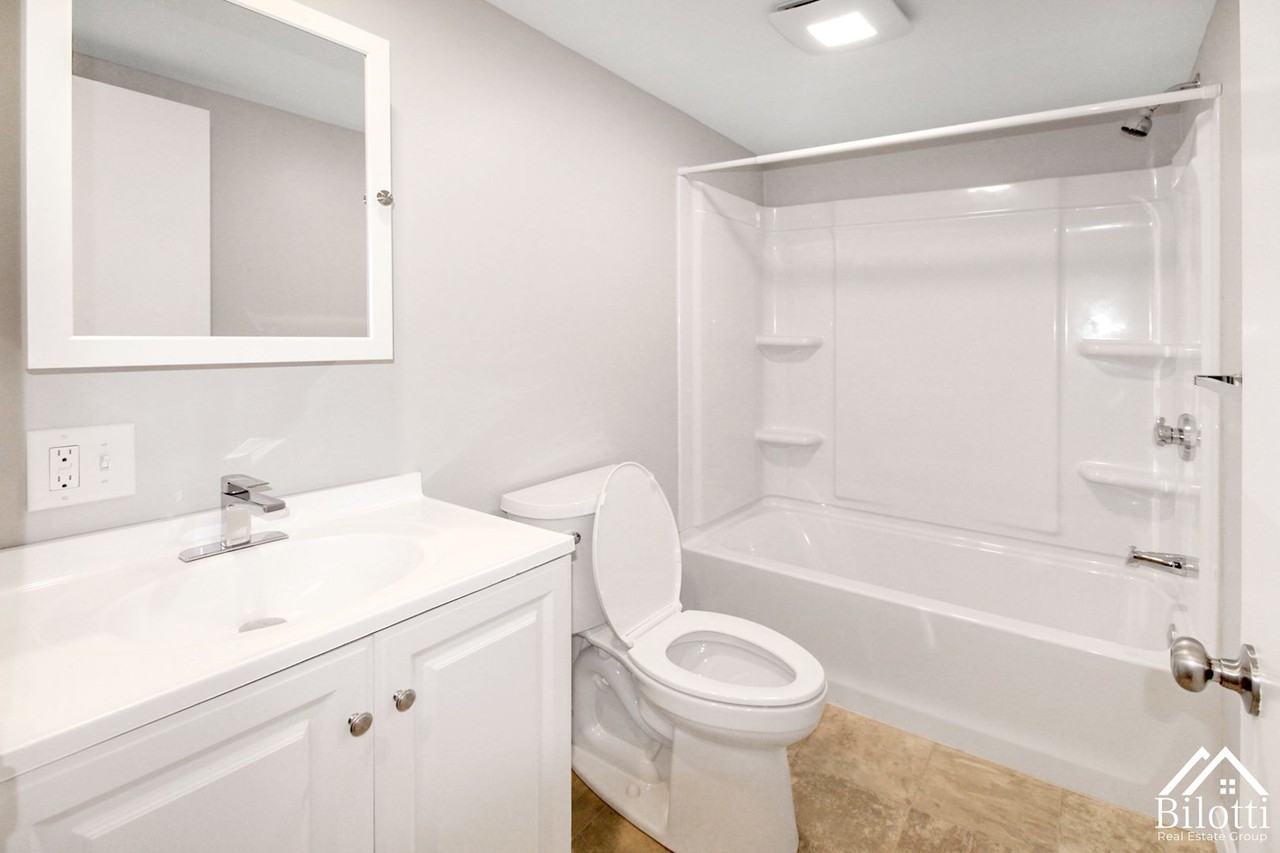 115 Bourne Ave - Photo 7 of 11