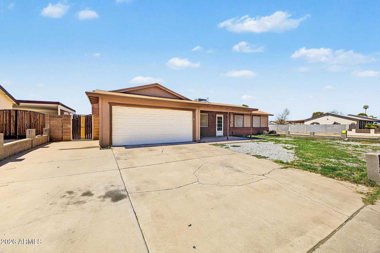 3824 N 86th Ln - Photo 2 of 31