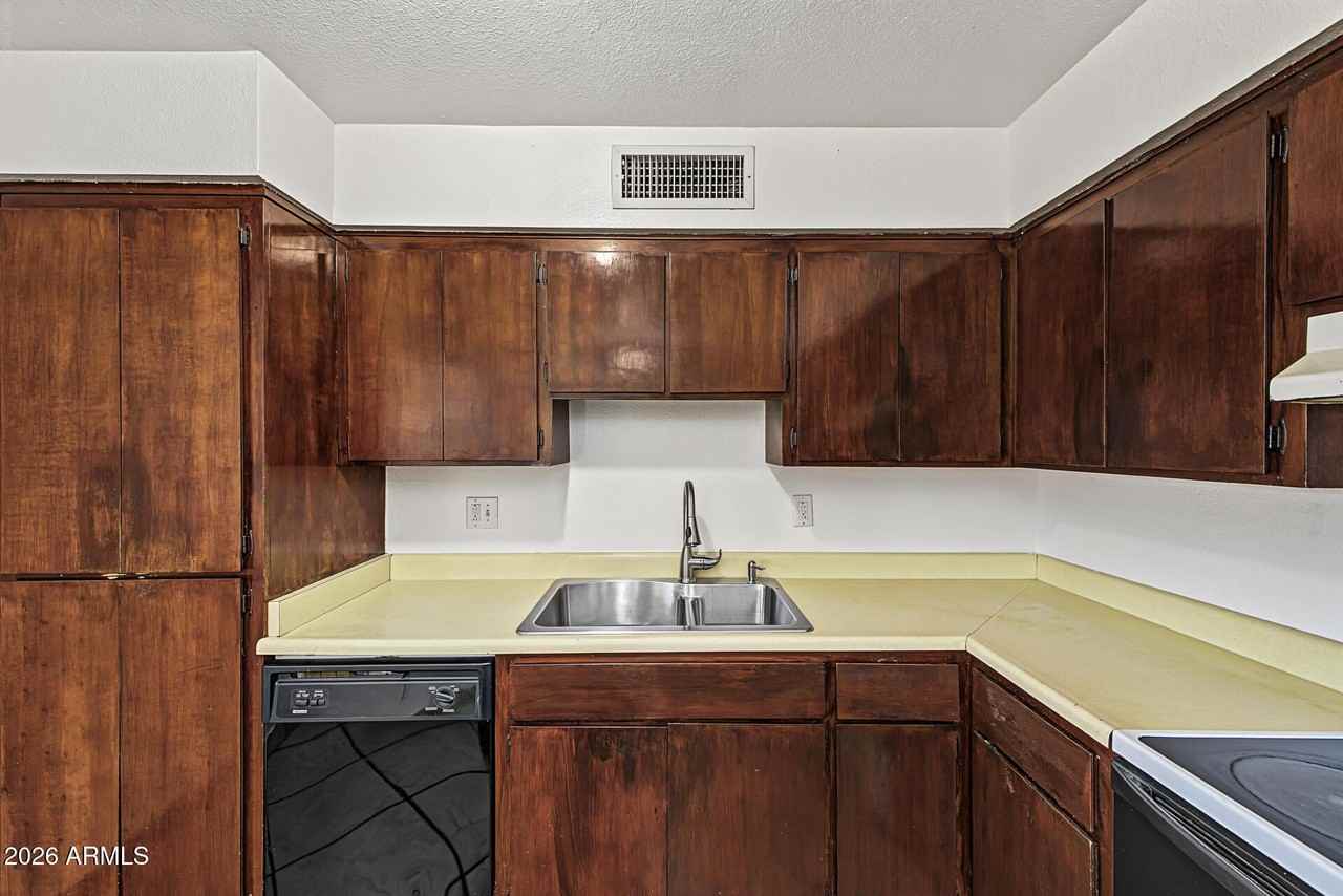 3824 N 86th Ln - Photo 6 of 31