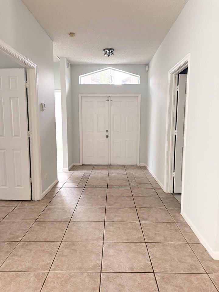12077 Sunset Point Cir - Photo 2 of 16