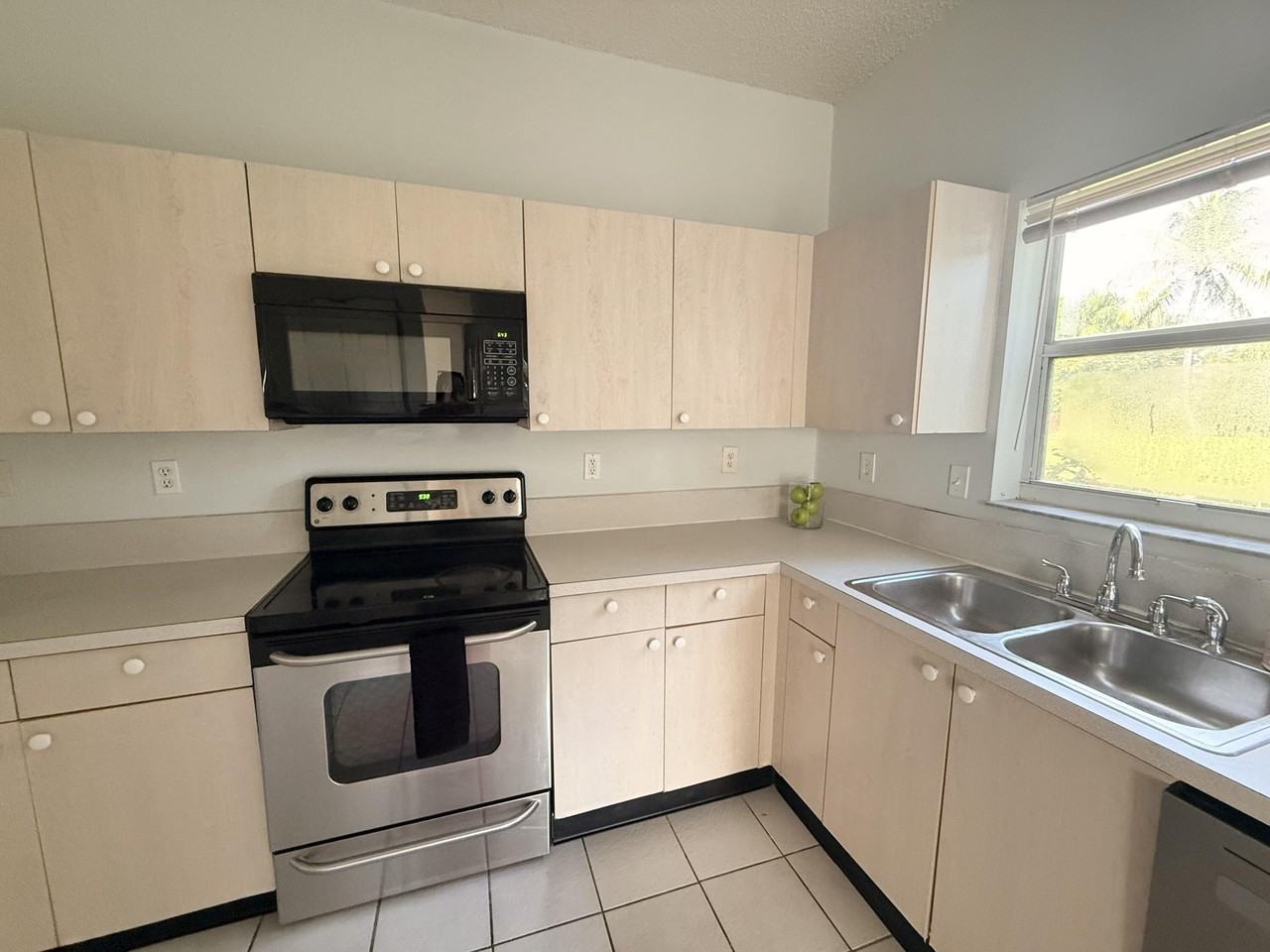 12077 Sunset Point Cir - Photo 4 of 16