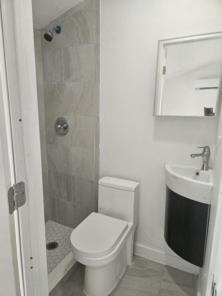 1133 Ne 15th Ave #17 - Photo 3 of 9
