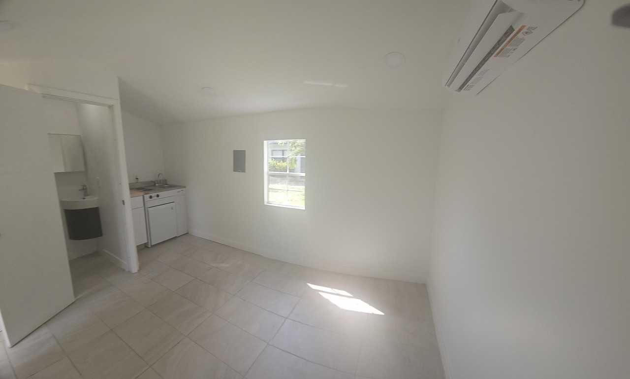 1133 Ne 15th Ave #17 - Photo 4 of 9
