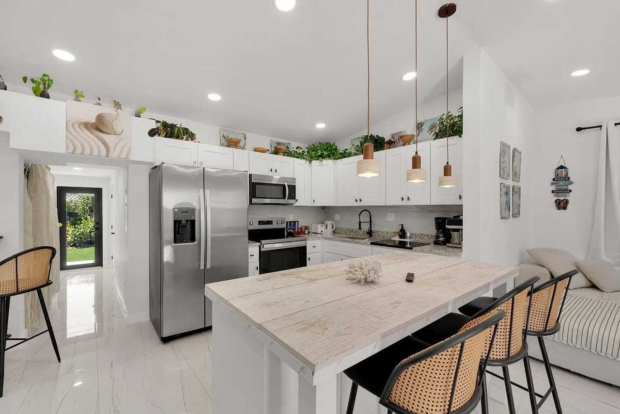 1433 Ne 53rd Ct - Photo 6 of 16