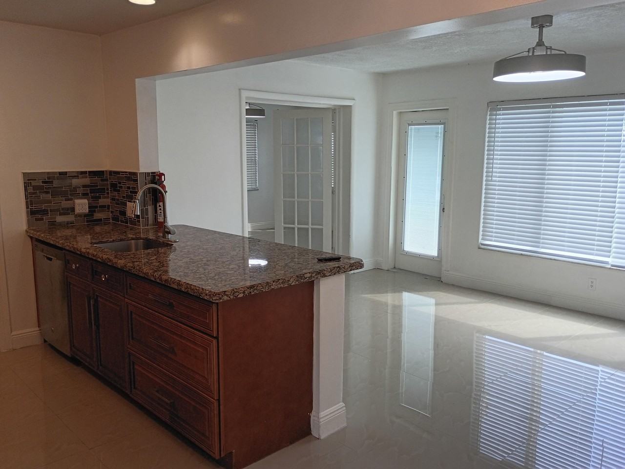 114 Sw 10th St - Photo 5 of 9
