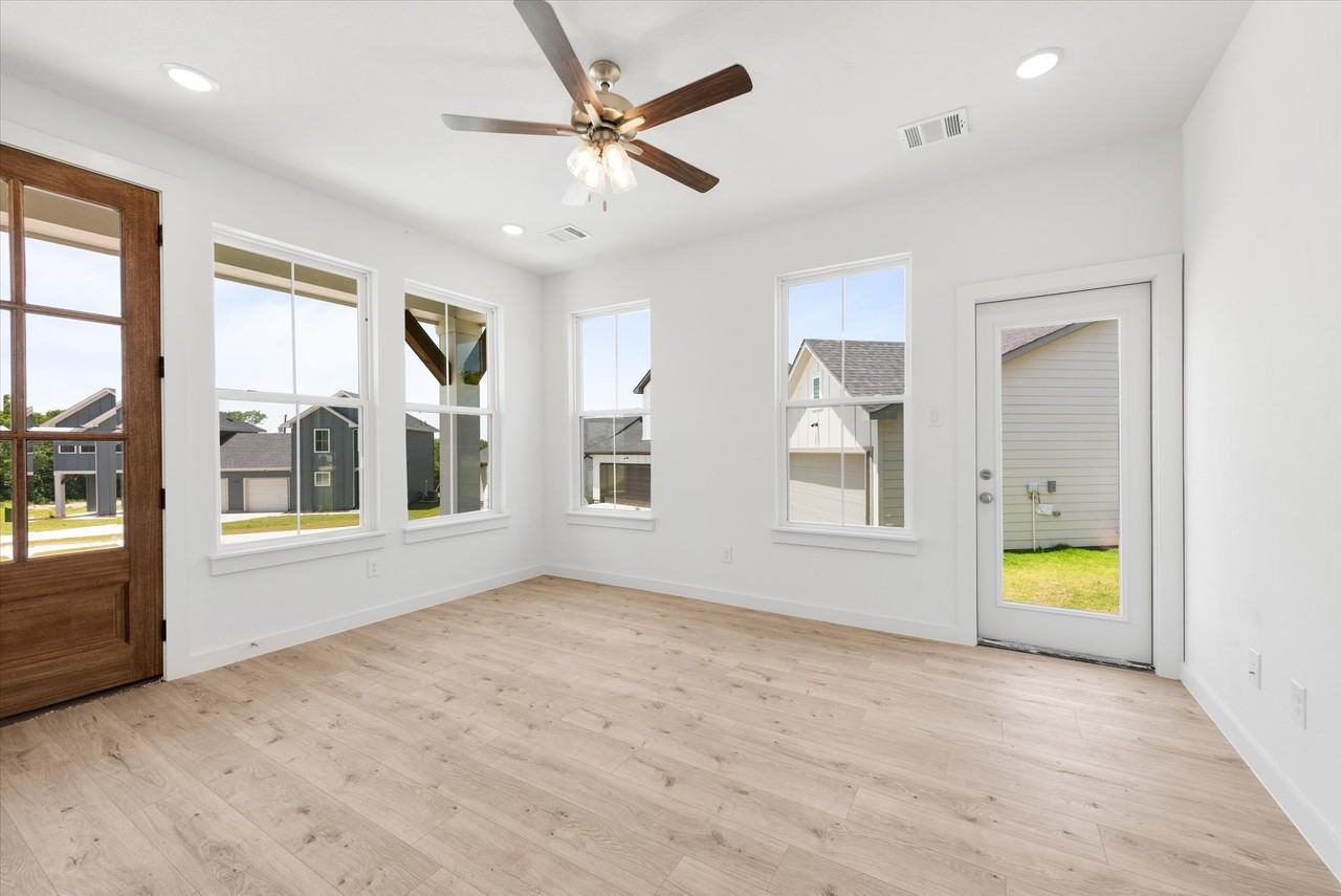 1207 Chestnut Ct #2 - Photo 3 of 23