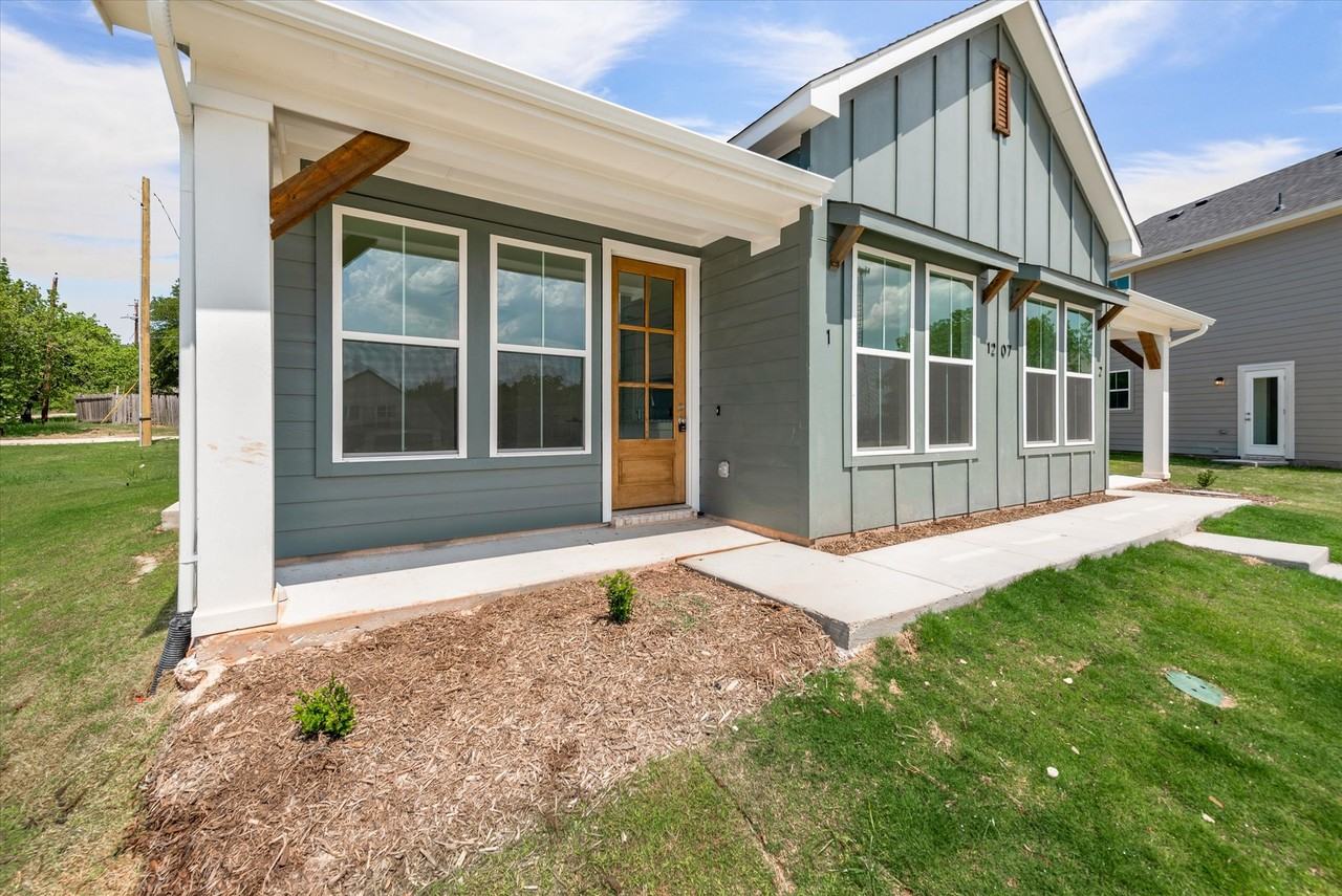 1207 Chestnut Ct #2 - Photo 4 of 23