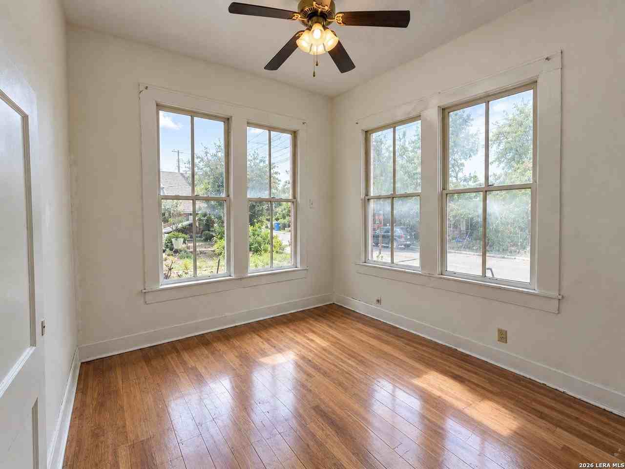 213 Lavonia Pl - Photo 2 of 5