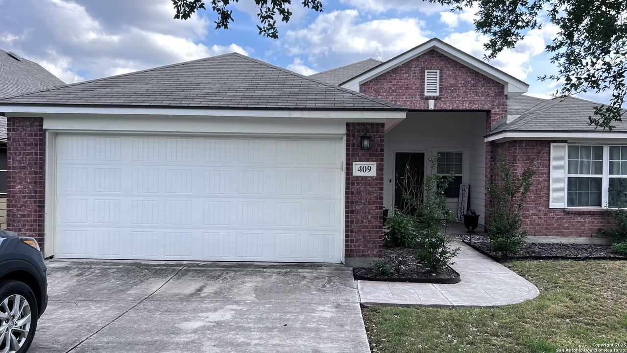 409 Carrick Ct - Photo 2 of 17