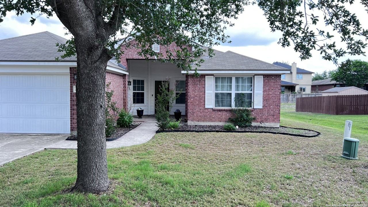 409 Carrick Ct - Photo 3 of 17