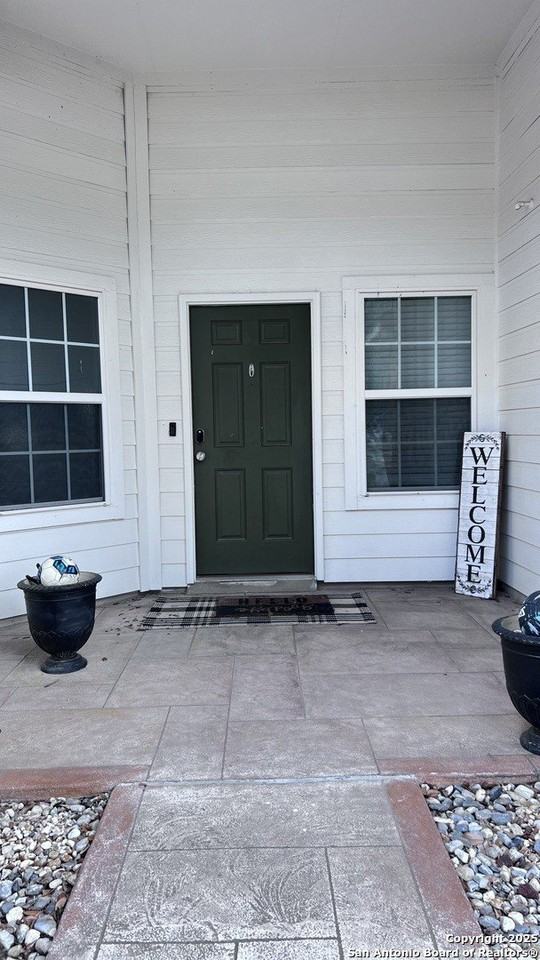 409 Carrick Ct - Photo 4 of 17