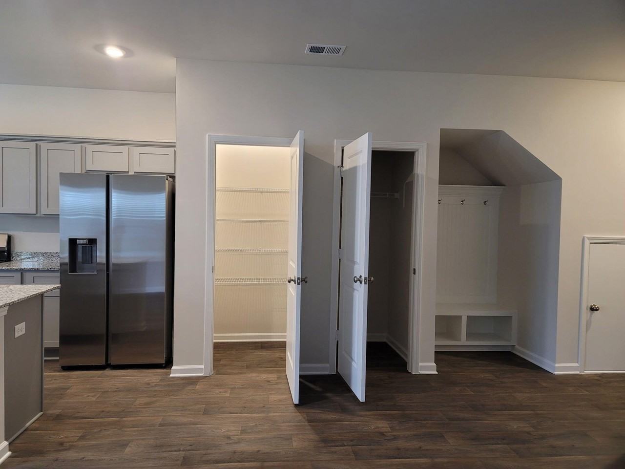 2380 Bellflower St - Photo 4 of 25