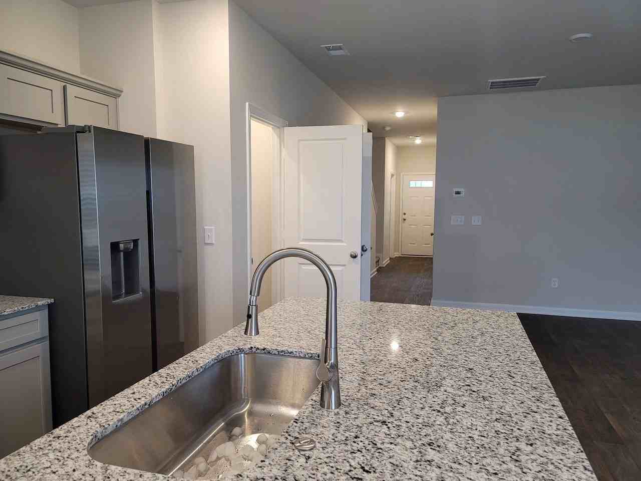 2380 Bellflower St - Photo 6 of 25