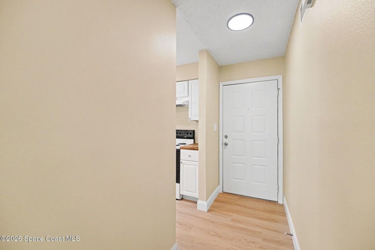 2290 Fox Hollow Dr - Photo 4 of 16