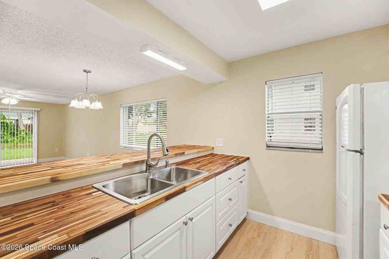 2290 Fox Hollow Dr - Photo 5 of 16