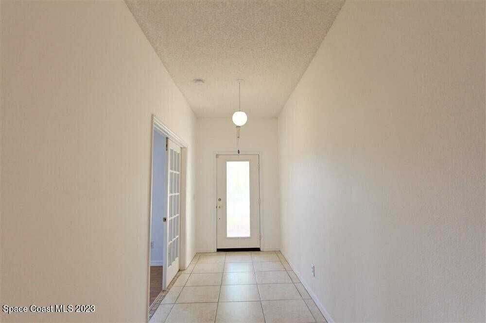 2138 Caledonia Pl - Photo 3 of 31