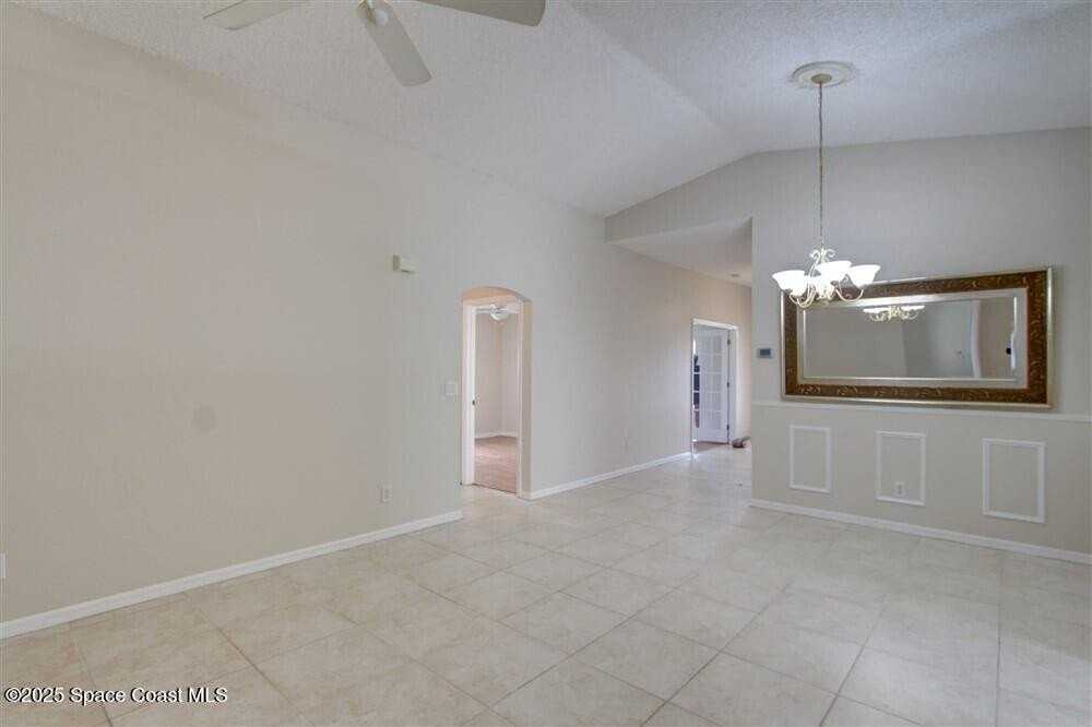 2138 Caledonia Pl - Photo 4 of 31