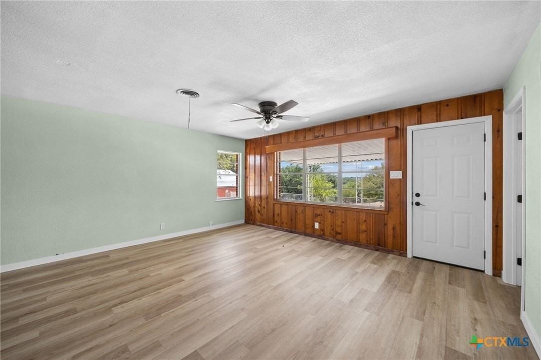1002 College St - Photo 4 of 27