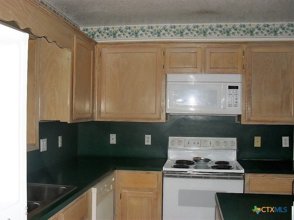 645 Whispering Oaks Dr - Photo 2 of 7