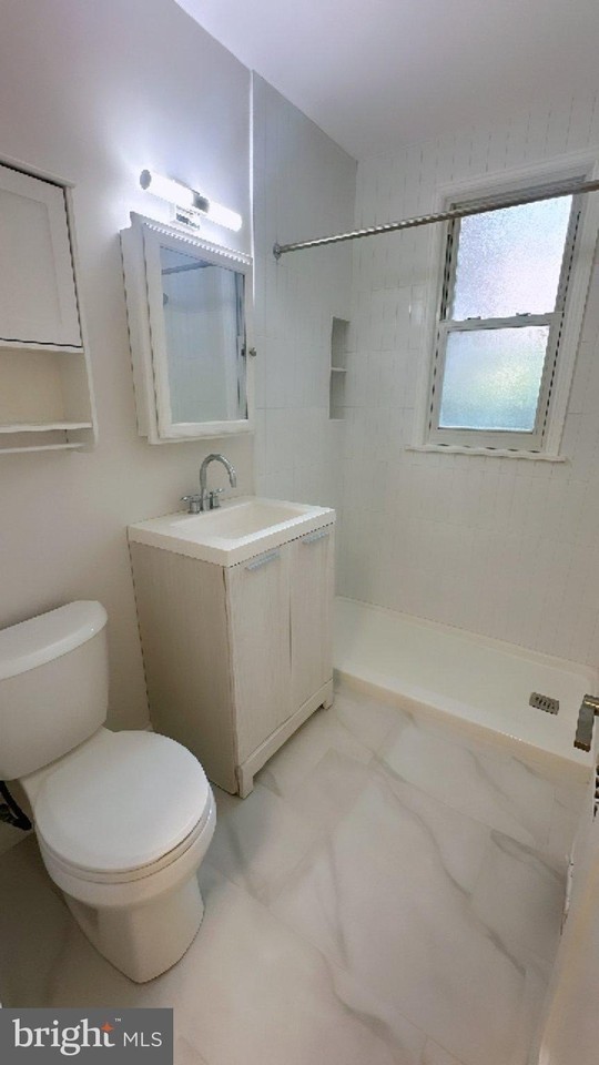 4004 Beecher St Nw #102 - Photo 2 of 22