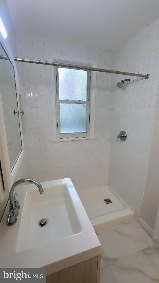 4004 Beecher St Nw #102 - Photo 3 of 22