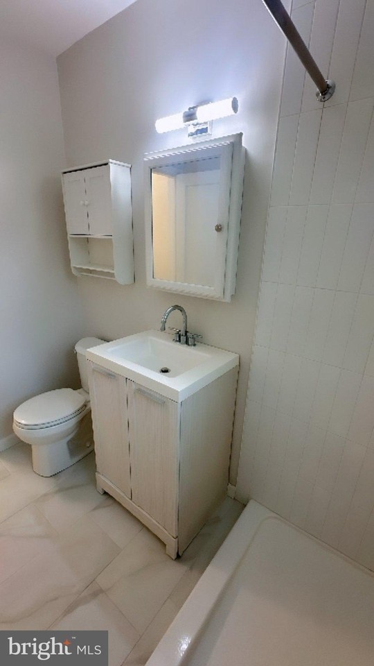 4004 Beecher St Nw #102 - Photo 4 of 22
