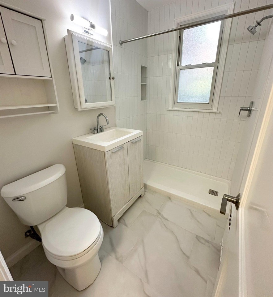 4004 Beecher St Nw #102 - Photo 5 of 22