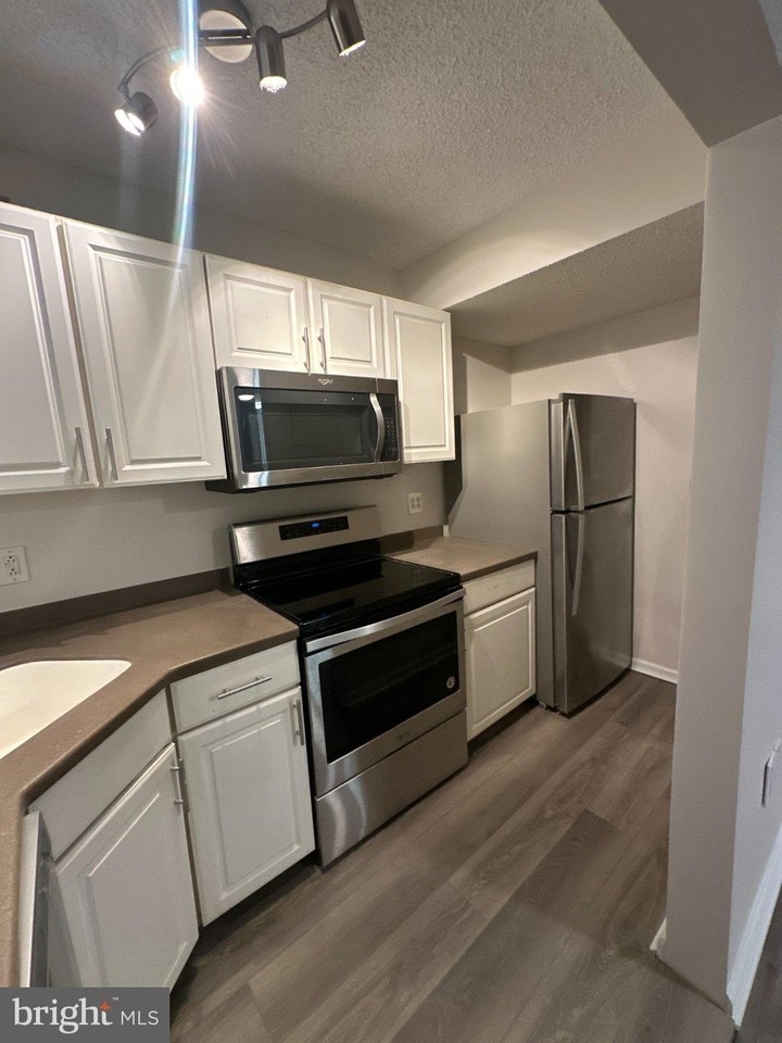 4004 Beecher St Nw #102 - Photo 6 of 22