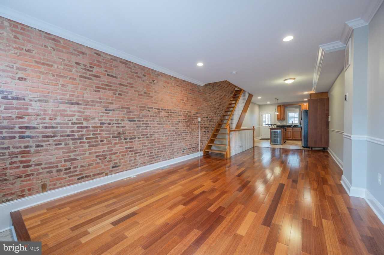 226 S East Ave - Photo 4 of 22